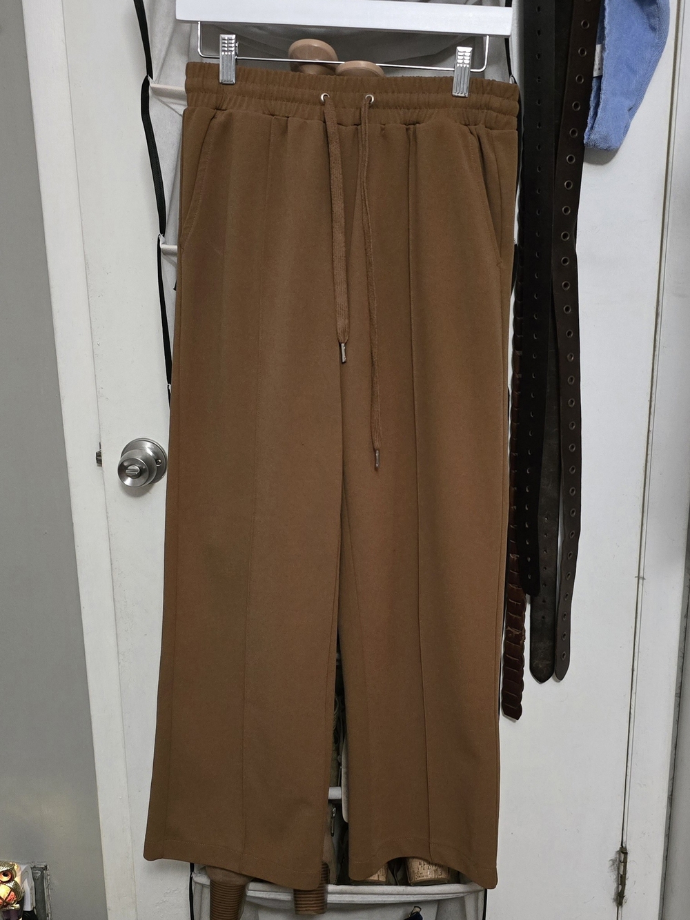 Wide-Leg Drawstring Sweatpants in Brown for Women - Picture 1 of 3